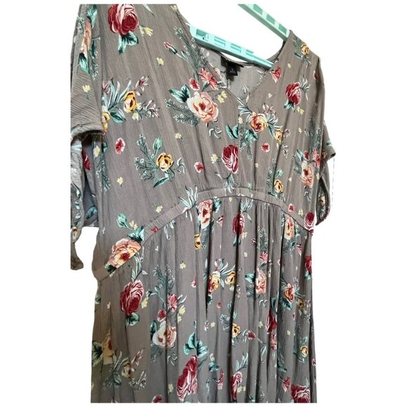 Torrid Floral High-Low Top Dress Size 1 100% Rayon Gray Red & Yellow Flowers - Picture 13 of 15